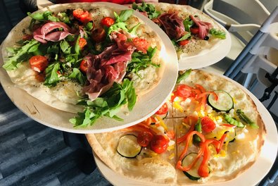 Flammkuchen in verschiedenen Variationen